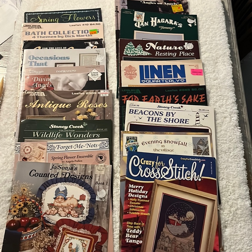 Bundle of 17 vintage cross stitch craft pattern book mag